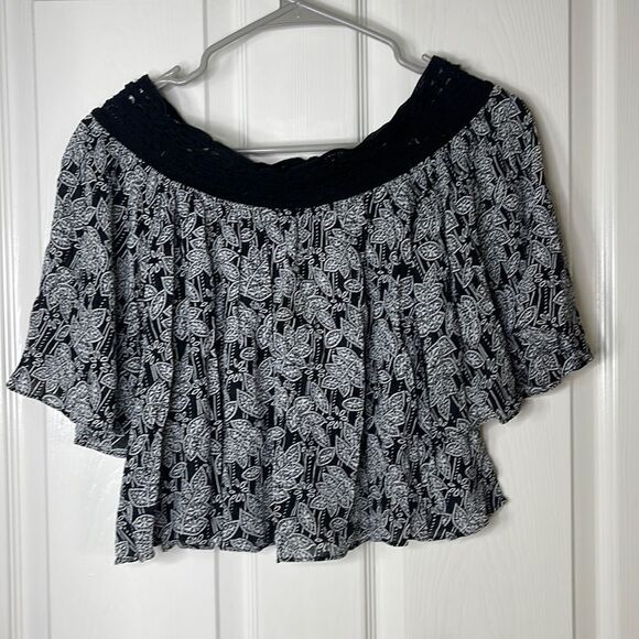 Cecico off the shoulder crop top size small - Picture 1 of 4